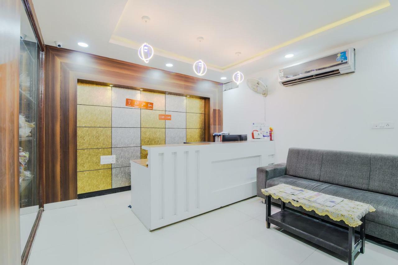Hôtel Neema Residency à Anantapur Extérieur photo