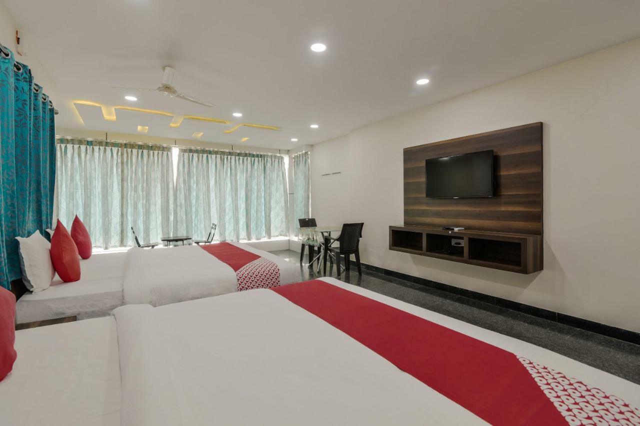 Hôtel Neema Residency à Anantapur Extérieur photo