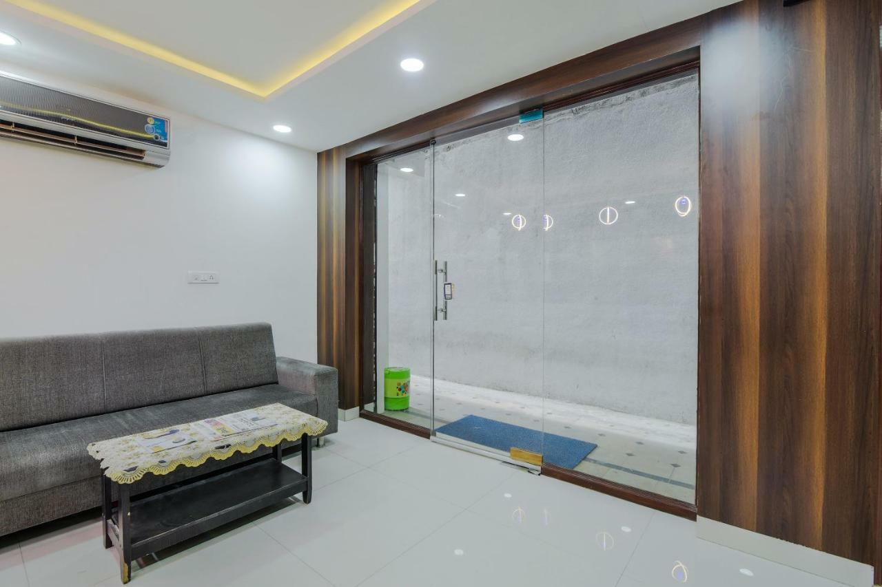 Hôtel Neema Residency à Anantapur Extérieur photo