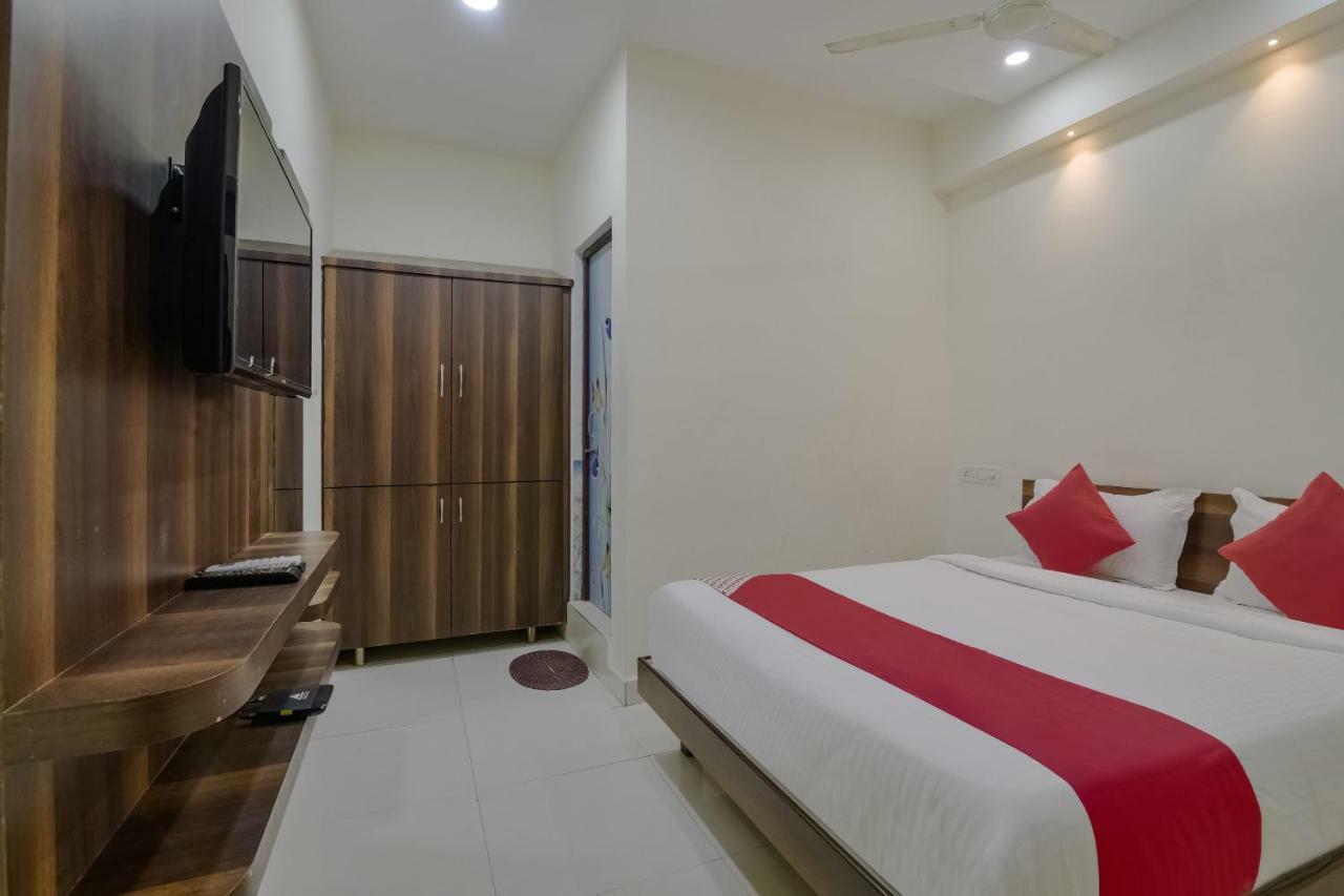 Hôtel Neema Residency à Anantapur Extérieur photo