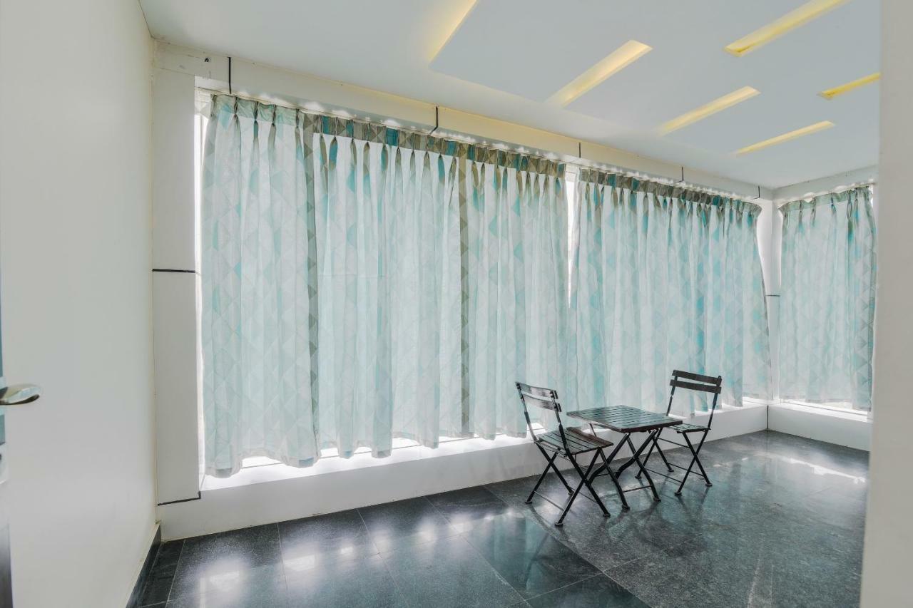 Hôtel Neema Residency à Anantapur Extérieur photo