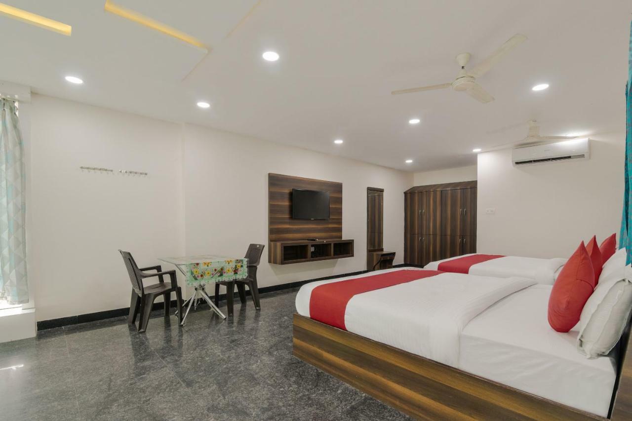 Hôtel Neema Residency à Anantapur Extérieur photo