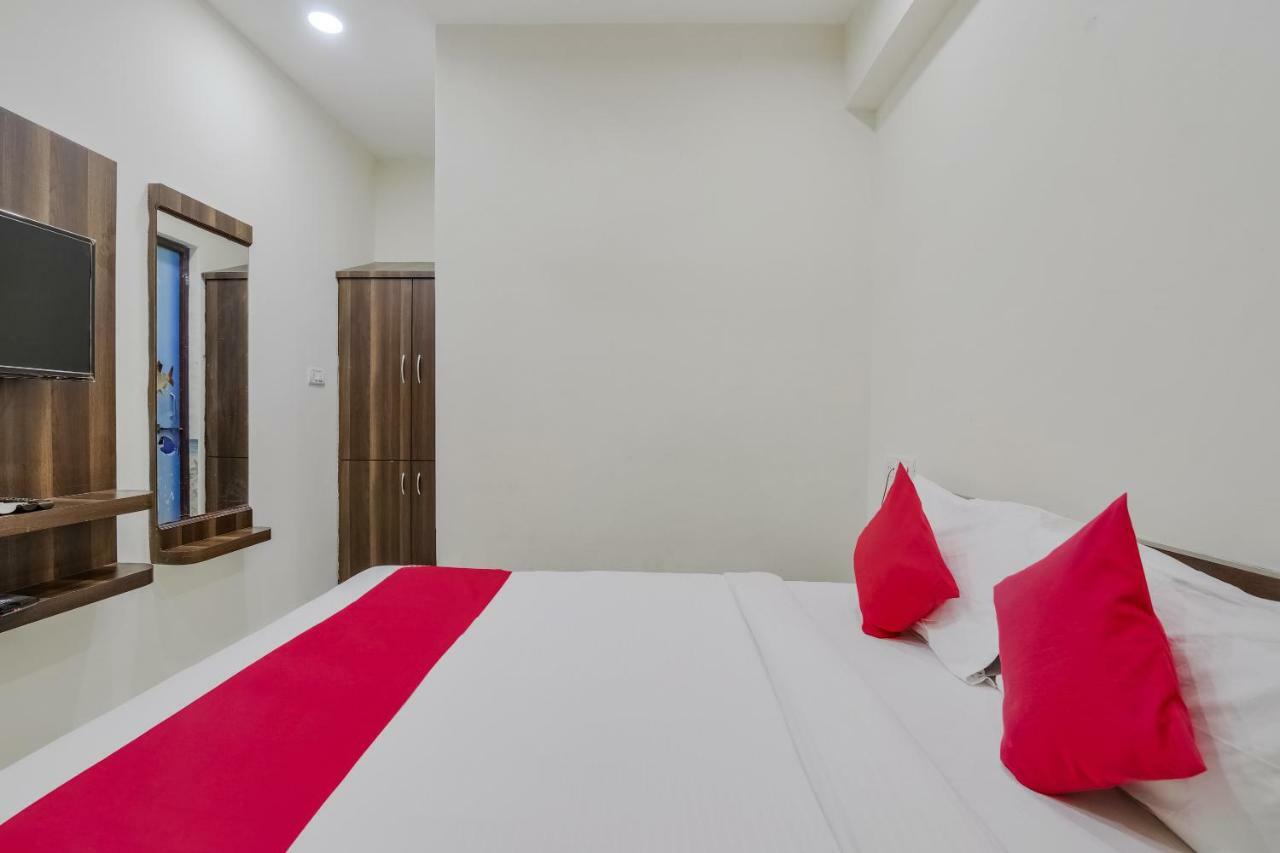 Hôtel Neema Residency à Anantapur Extérieur photo