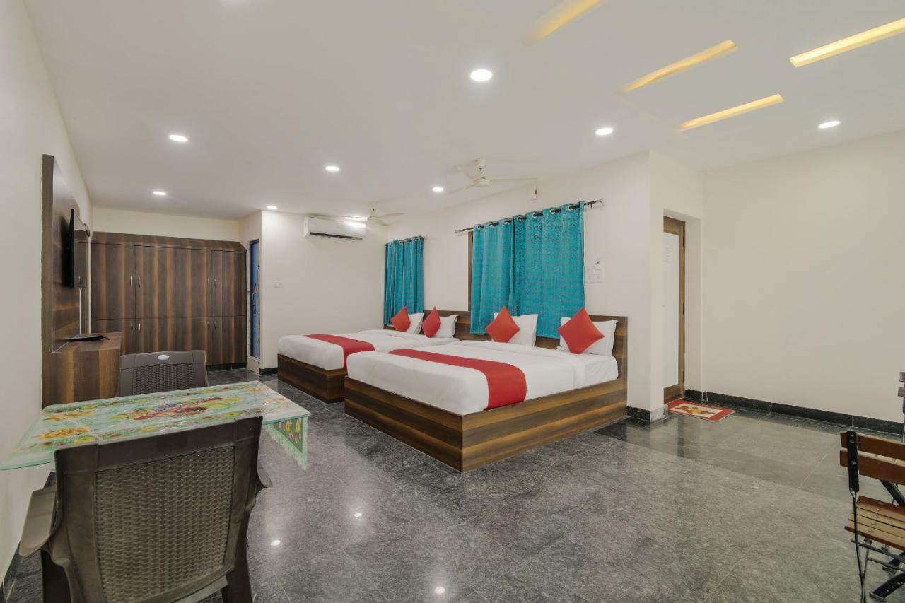 Hôtel Neema Residency à Anantapur Extérieur photo