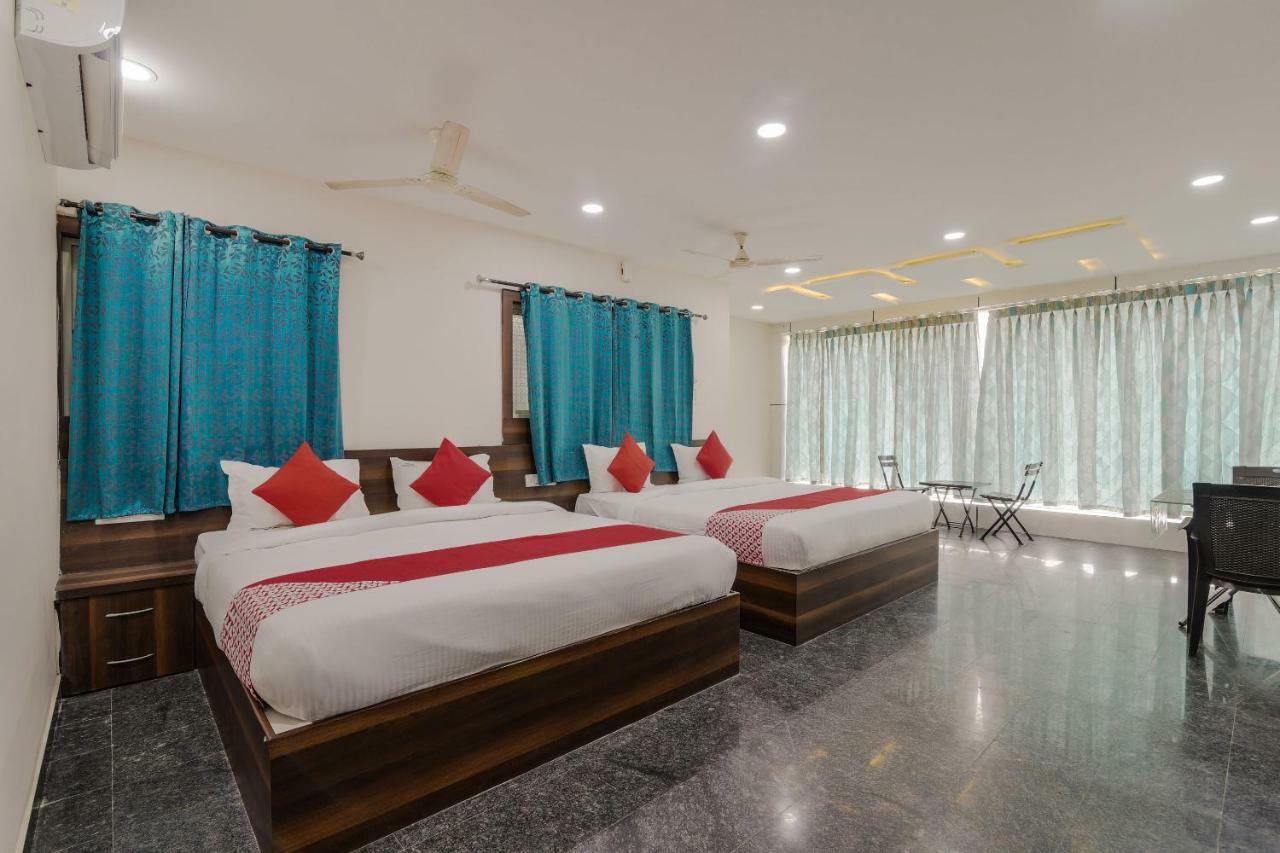 Hôtel Neema Residency à Anantapur Extérieur photo