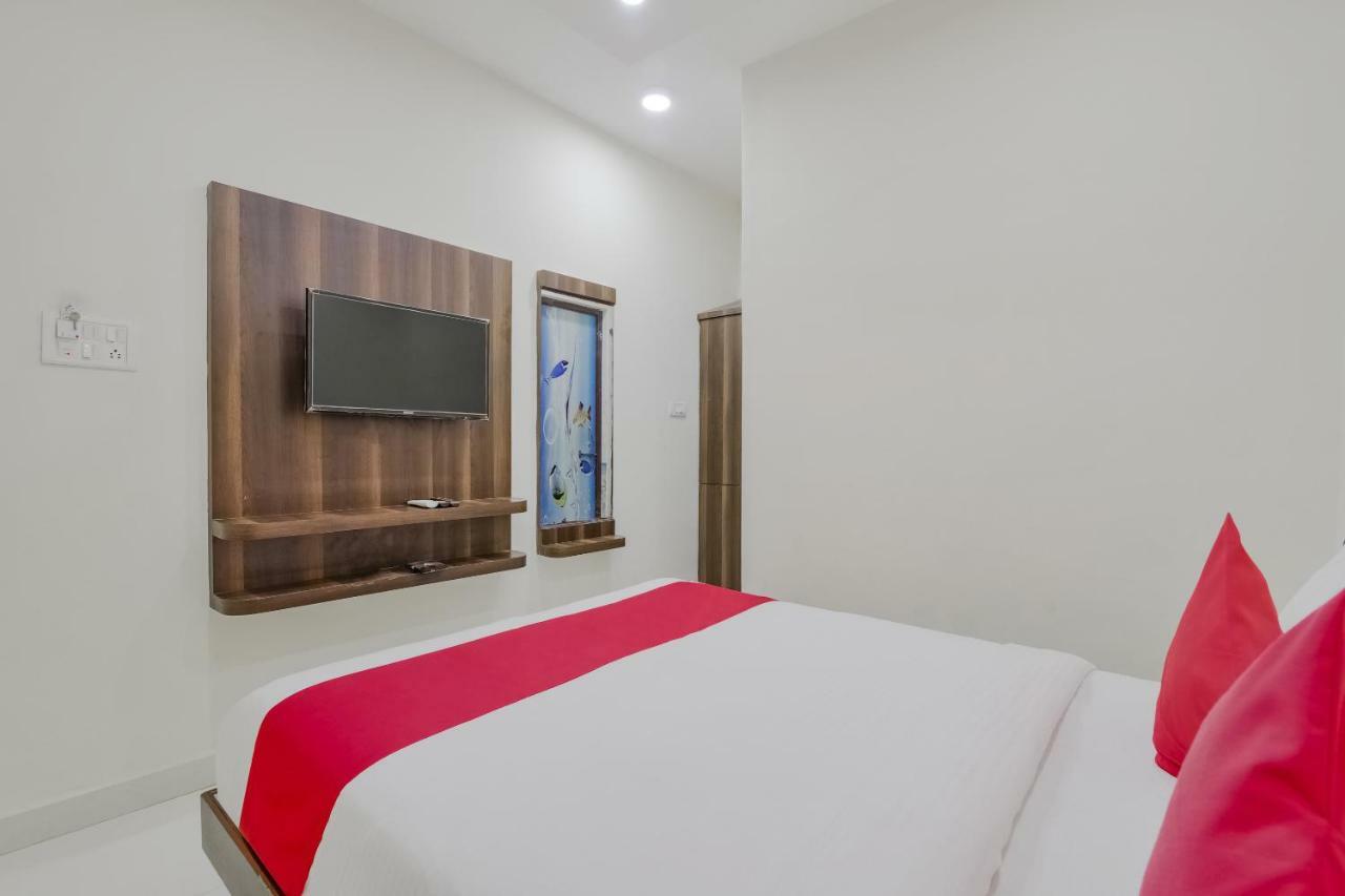 Hôtel Neema Residency à Anantapur Extérieur photo